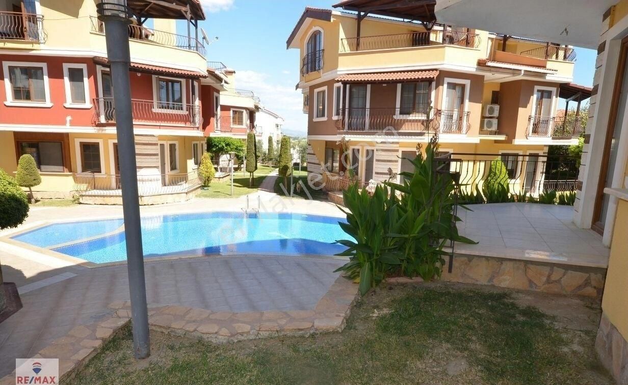 Manavgat Ilıca Satılık Villa Manavgat Ilıca Mahallesinde havuzlu site İçerisinde satılık tripleks Villa