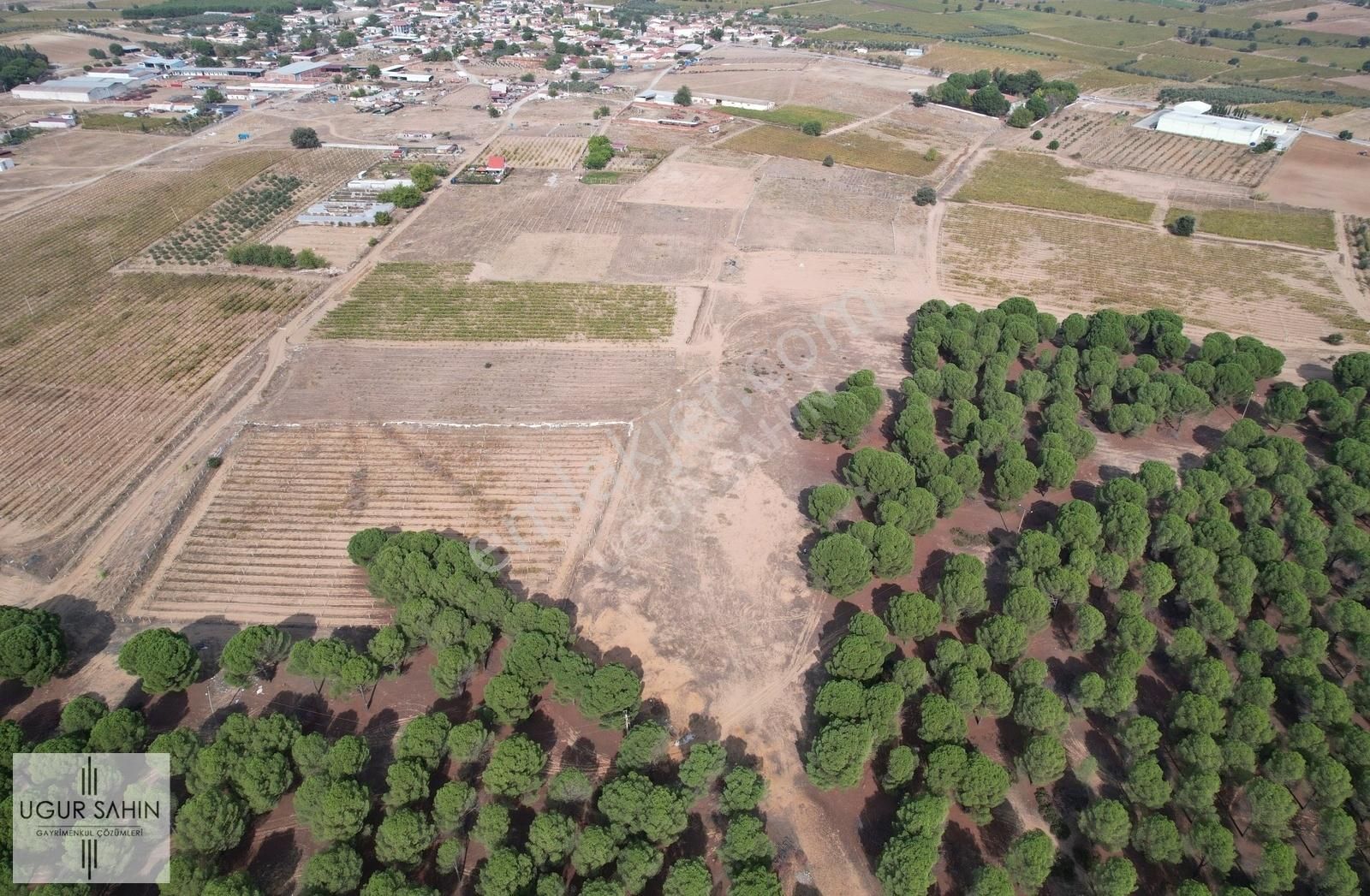 Saruhanlı Kumkuyucak Satılık Konut İmarlı Manisa'da 784 M2 Etrafı Özel Çevrilmiş Satılık Arazi