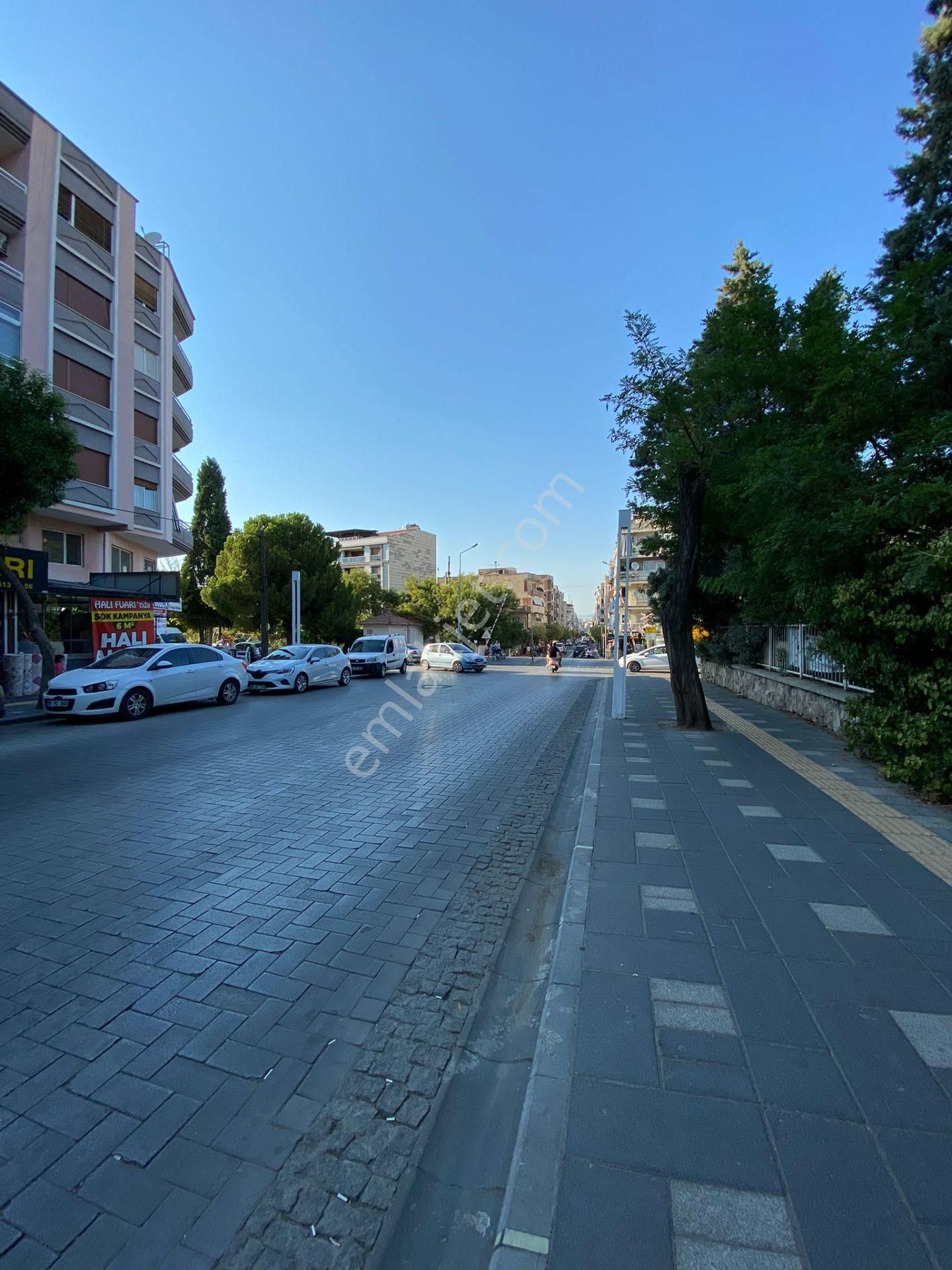 Salihli Sağlık Satılık Daire Yuvam Gayrimenkul'den Satılık Salihli Sağlık Mah. Kurudere Cad. Dükkana Çevrilebilen 3+1 Daire