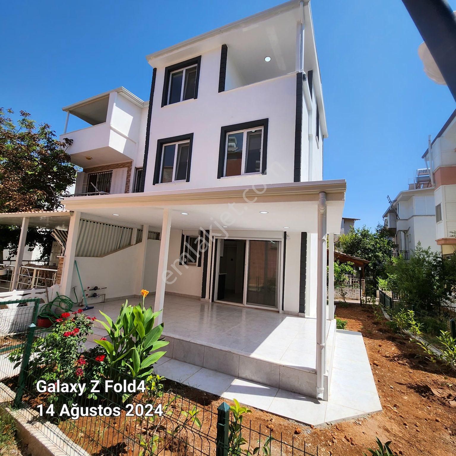 Didim Hisar Satılık Villa Mavişehir sağtur mevkinde denize 600 metre mesafede komple tadilatı yapılmış 4+1 villa