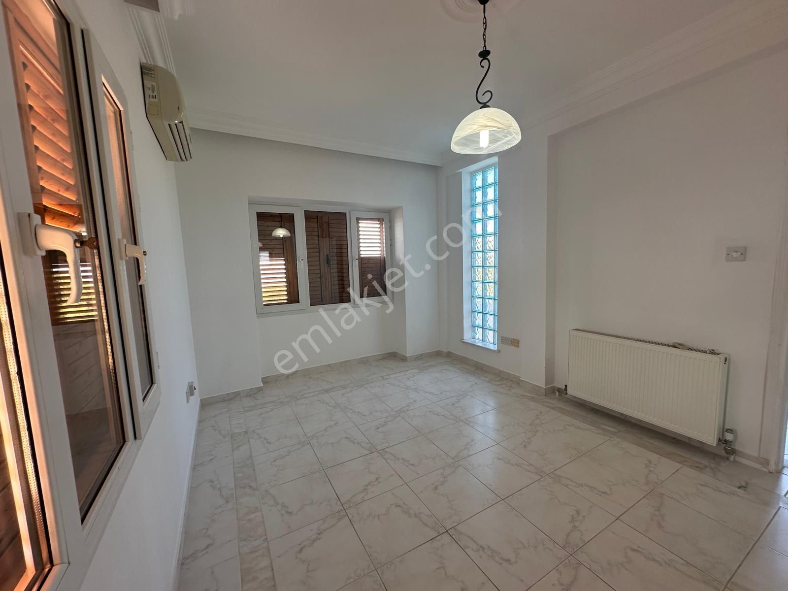 Girne Karaoğlanoğlu'nda denize Sıfır 3+1 Satılık Villa !! - Görsel 7