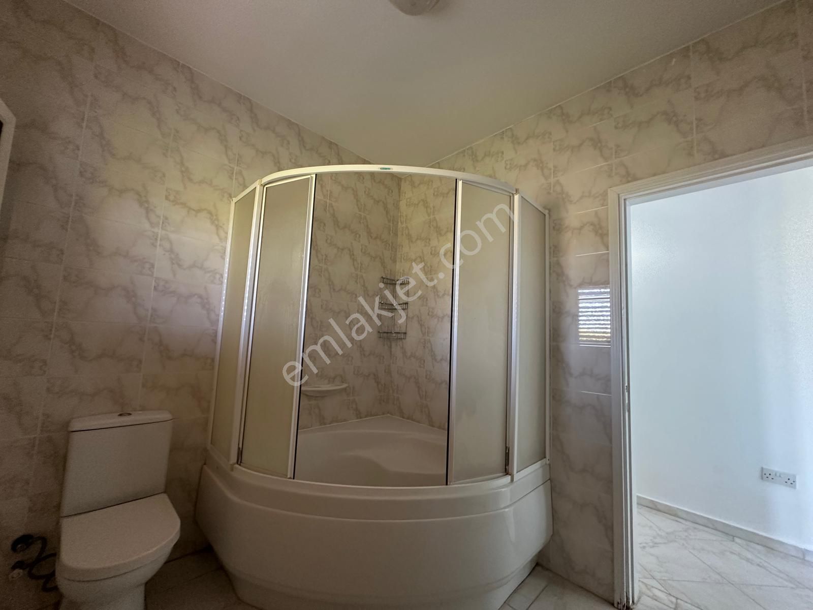 Girne Karaoğlanoğlu'nda denize Sıfır 3+1 Satılık Villa !! - Görsel 17