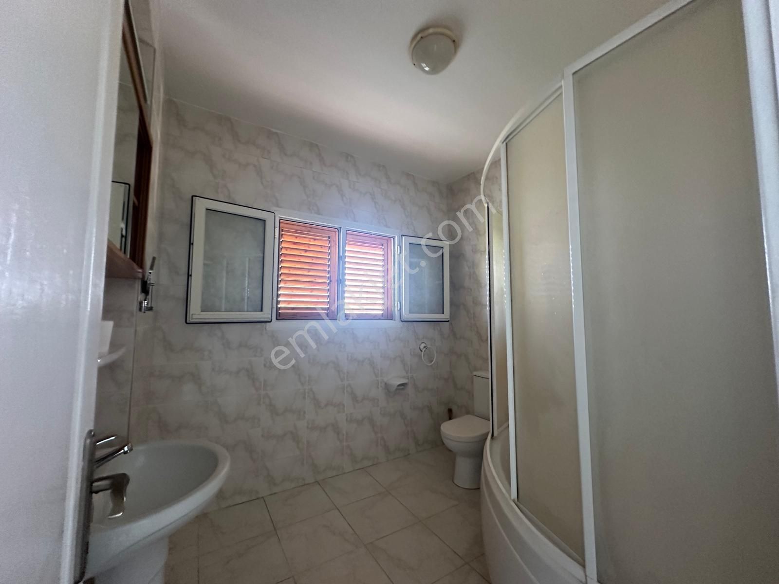 Girne Karaoğlanoğlu'nda denize Sıfır 3+1 Satılık Villa !! - Görsel 16