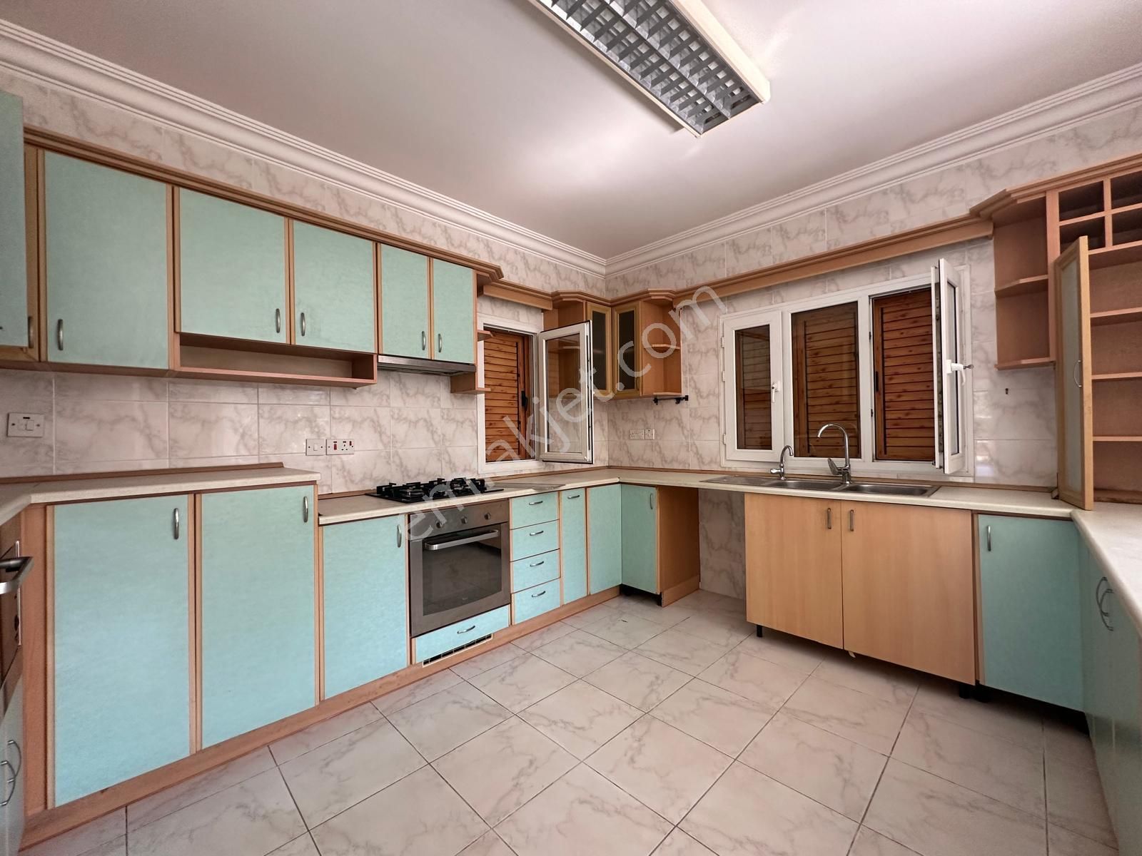 Girne Karaoğlanoğlu'nda denize Sıfır 3+1 Satılık Villa !! - Görsel 13