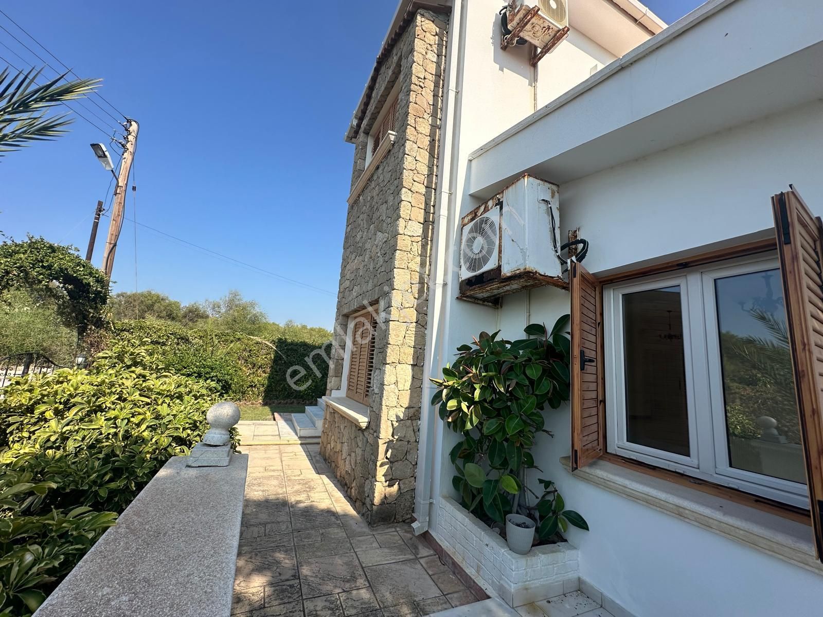 Girne Karaoğlanoğlu'nda denize Sıfır 3+1 Satılık Villa !! - Görsel 22