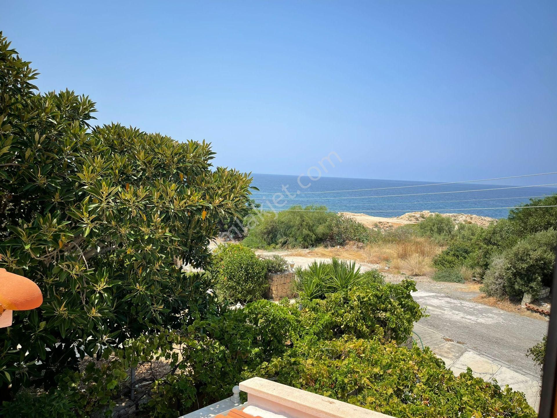 Girne Karaoğlanoğlu'nda denize Sıfır 3+1 Satılık Villa !! - Görsel 34