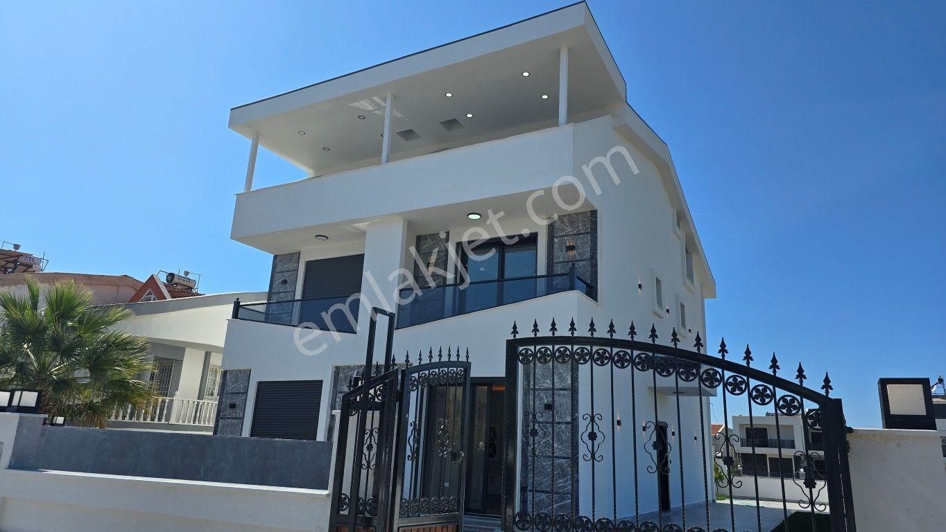 Didim Efeler Satılık Villa  Didim efelerde satılık 4+1 ayrı mutfaklı havuzlu villa