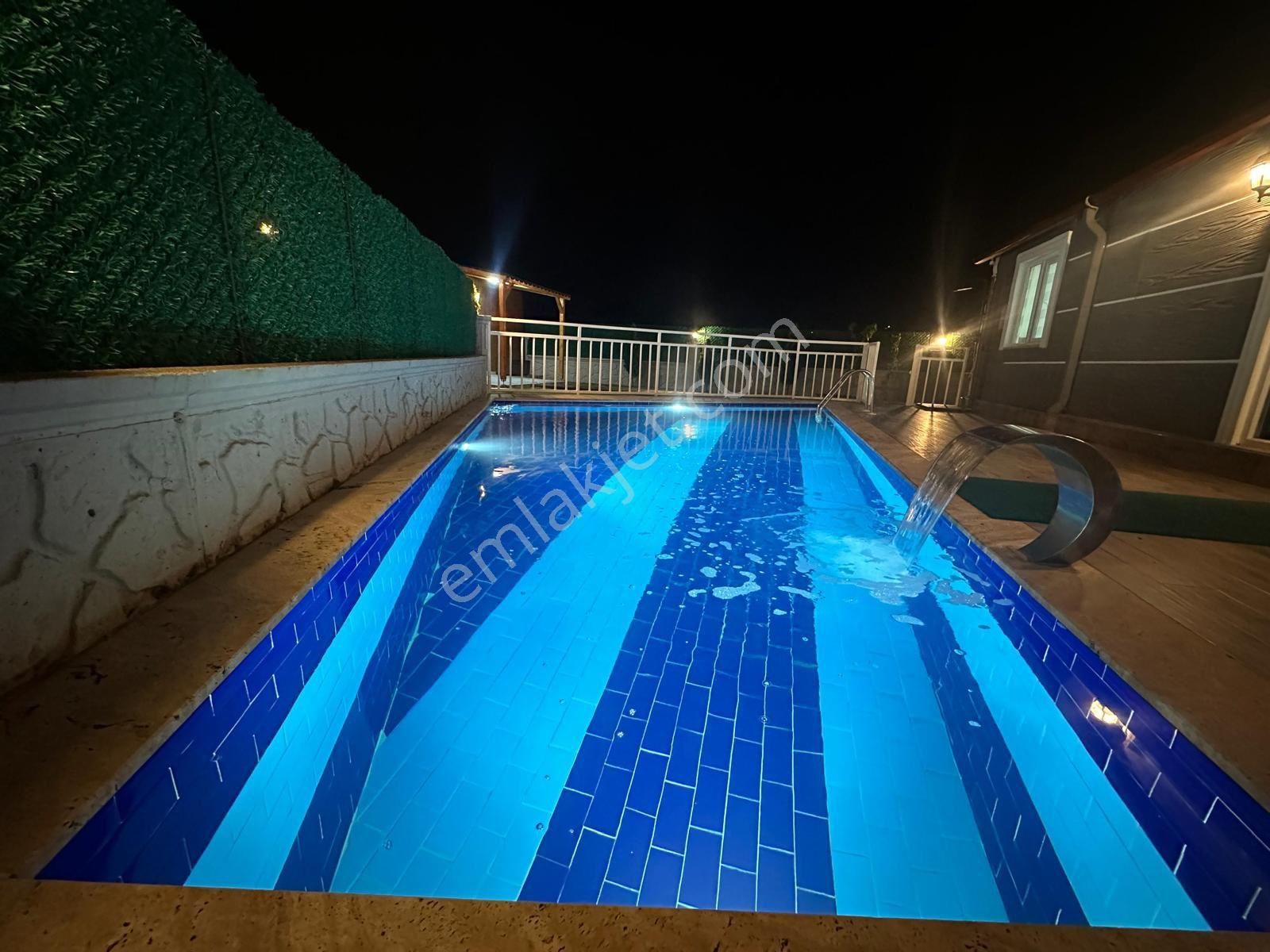İki Ailenin Tatil Yapabileceği Havuzlu Müstakil Ev
