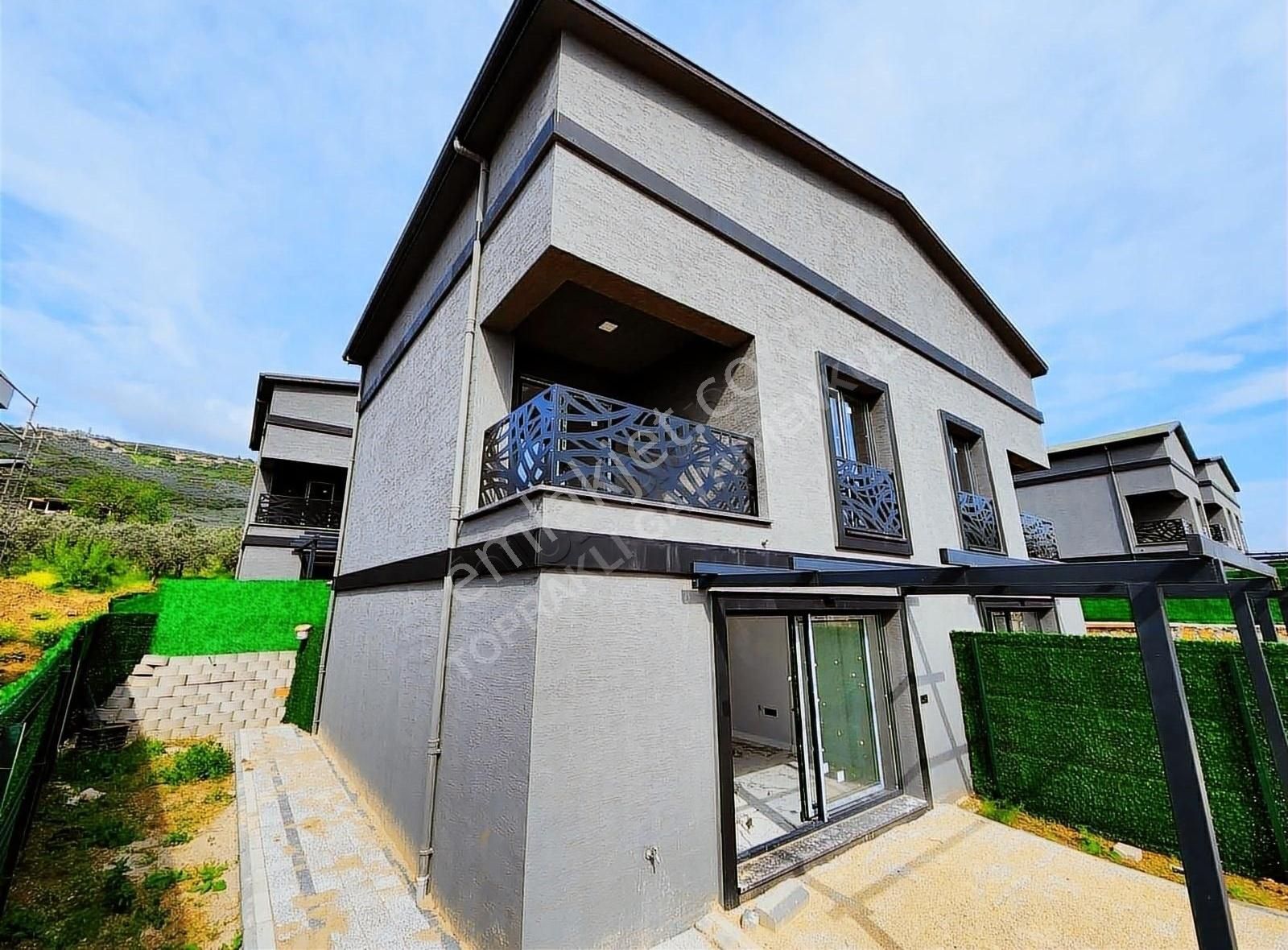 Gemlik Cumhuriyet Satılık Villa Gemlik Manastırda Deniz Manzaralı Sıfır Satılık 3+1 Villa