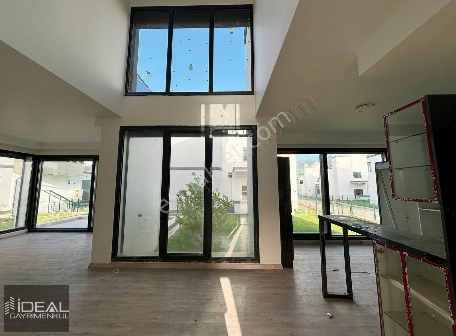 Kemalpaşa Çiniliköy Satılık Villa Kemalpaşa Çiniliköy Satılık 6+1 Villa Örnek Vadi Sitesi