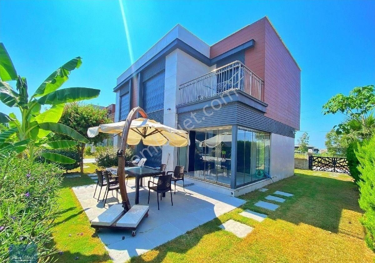 Havuzlu Butik Sitede Lüks Villa