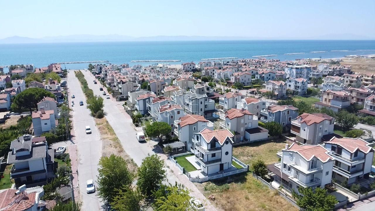 Ayvalık Altınova Satılık Villa  AYVADA'DAN ALTINOVA'DA MÜSTAKİL BAHÇELİ SIFIR TRİPLEKS VİLLA