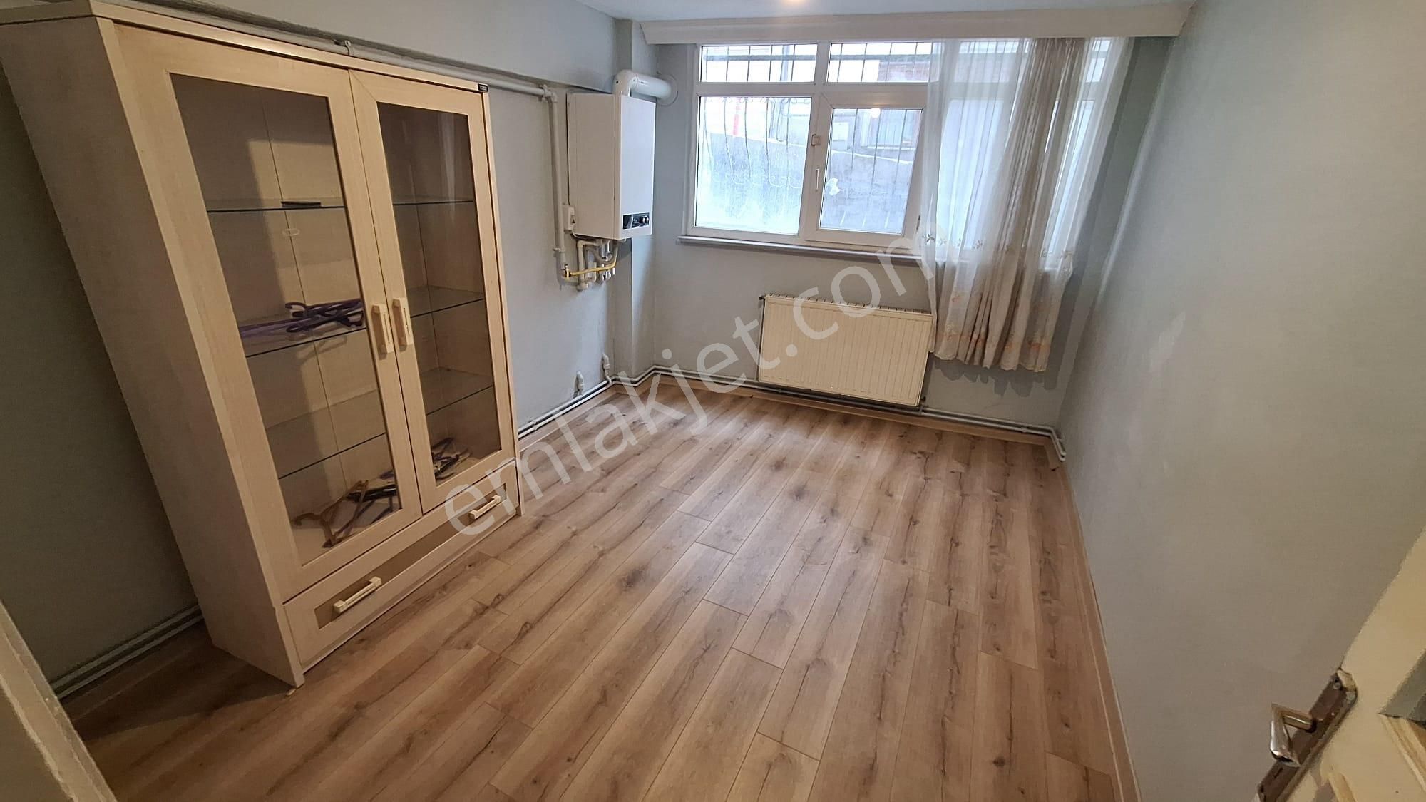 Üsküdar Murat Reis Kiralık Daire SEVİNÇ EMLAK .2+1 DZ GİRİŞ BAHÇE KATI