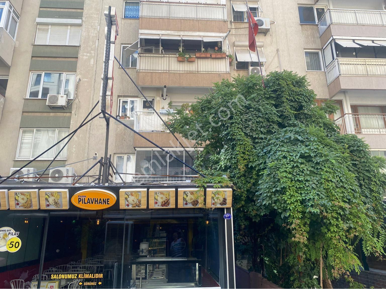 Bornova Küçük Parkta Ful Eşyalı 3+1