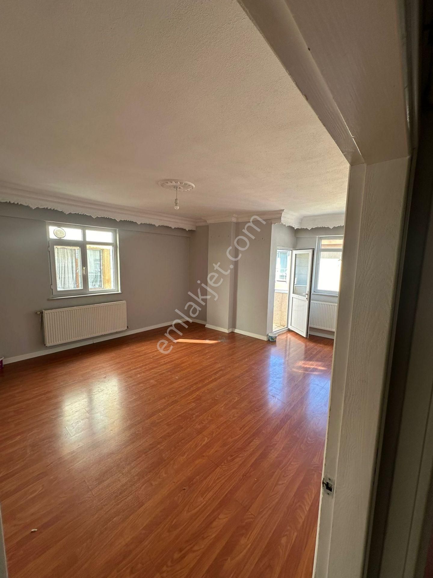Yeşilpınar Girne Caddesi Alt Sokağında 4+1 Ara Kat Daire