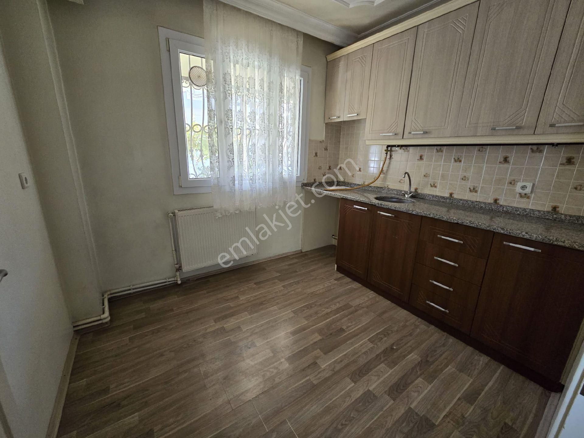 Balçova Eğitim Kiralık Daire  BALÇOVA EĞİTİM MAHALLESİNDE 3+1 KİRALIK DAİRE