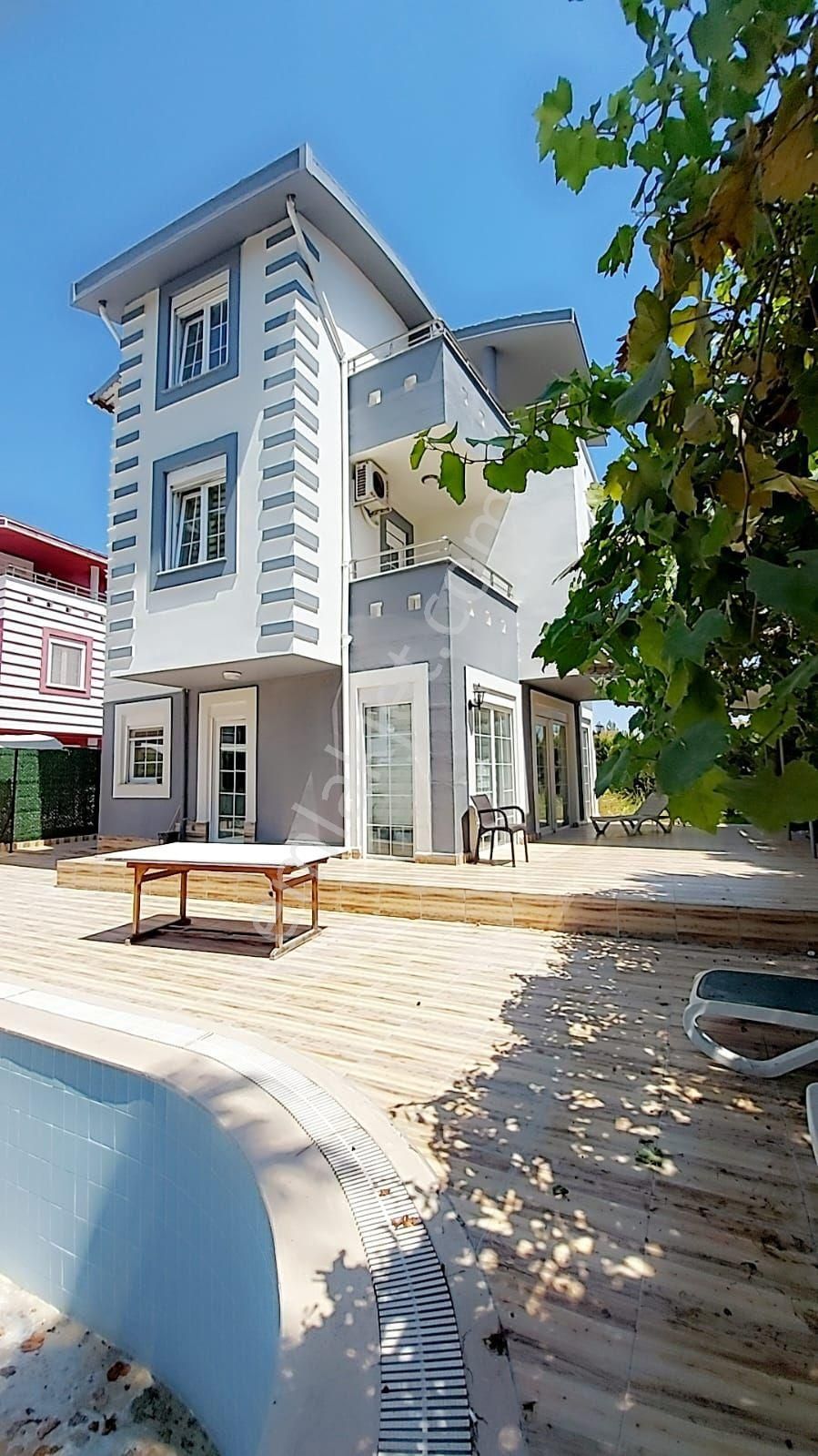 Serik Kadriye Satılık Villa ANTALYA BELEK'TE ÖZEL HAVUZLU EŞYALI GENİŞ BAHÇELİ 4+1 TRİPLEKS SATILIK VİLLA 