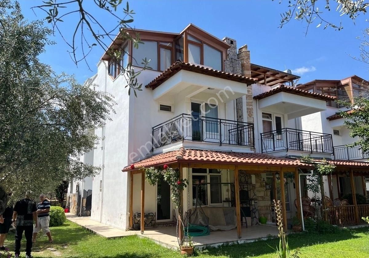 Edremit Güre Cumhuriyet Satılık Villa GÜREDE HAVUZLU SİTEDE YAZLIK HARİKA VİLLA