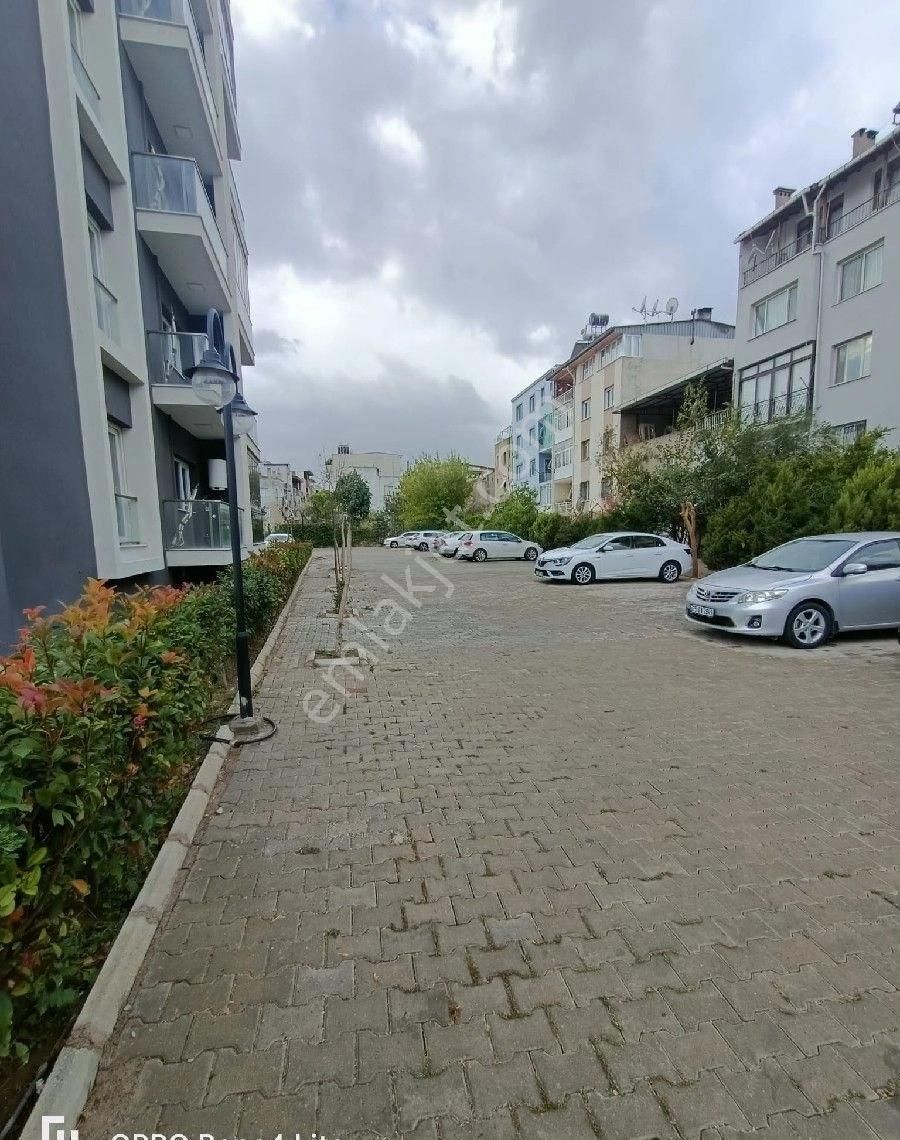 Buca Fırat Satılık Daire Havuzlu Site İcersinde Otoparkli Satilik 2+1 Daire