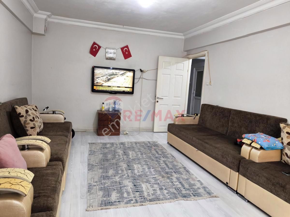 Bahçelievler Zafer Satılık Daire ZAFER MAHALLESİNDE İÇİ YAPILI 3+1 SATILIK DAİRE