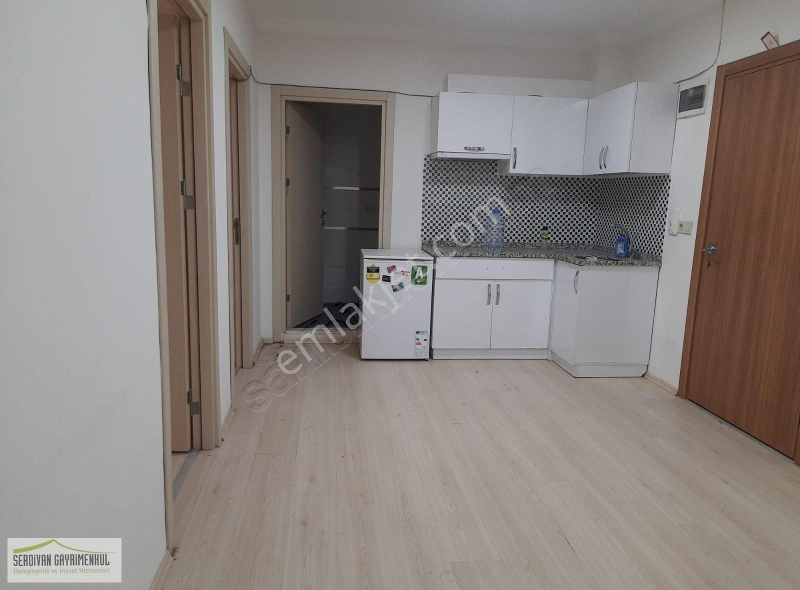 Serdivan Arabacıalanı Kiralık Daire SERDİVAN İŞ BANKASI CİVARI KİRALIK OFİS...