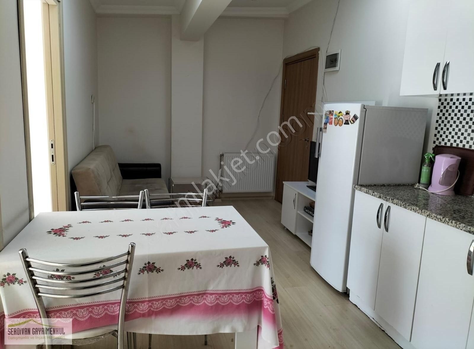 Serdivan Arabacıalanı Kiralık Daire SERDİVAN İŞ BANKASI CİVARI KİRALIK DAİRE...