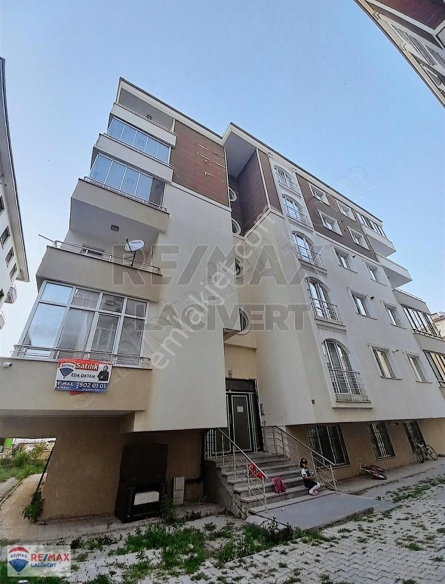 Aziziye Saltuklu Satılık Daire Re/max Lacivert'ten Dadaşkent'te Satılık Arakat 2+1 Daire