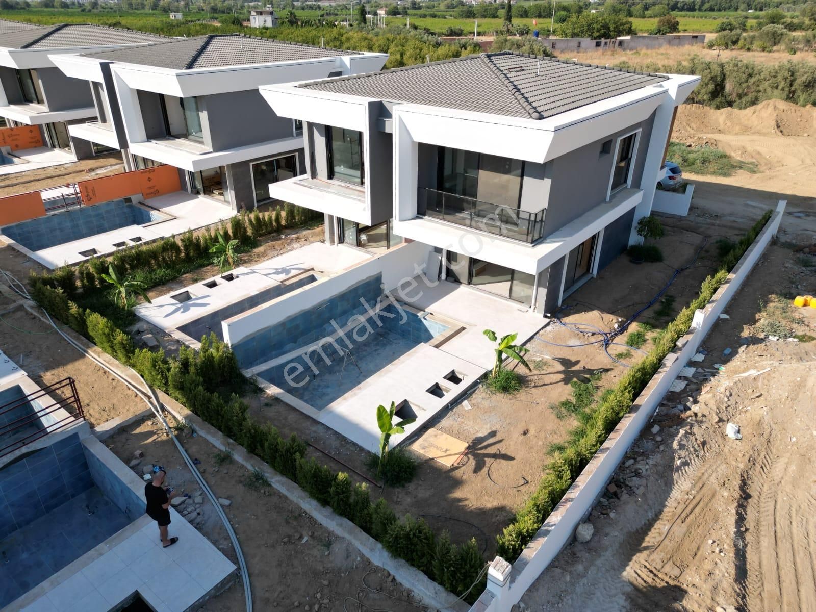 Bu Aya Ozel Fıyat !! Özel Havuz/otopark-bahçe-yerden Isıtma-lüx -fırsat Villa