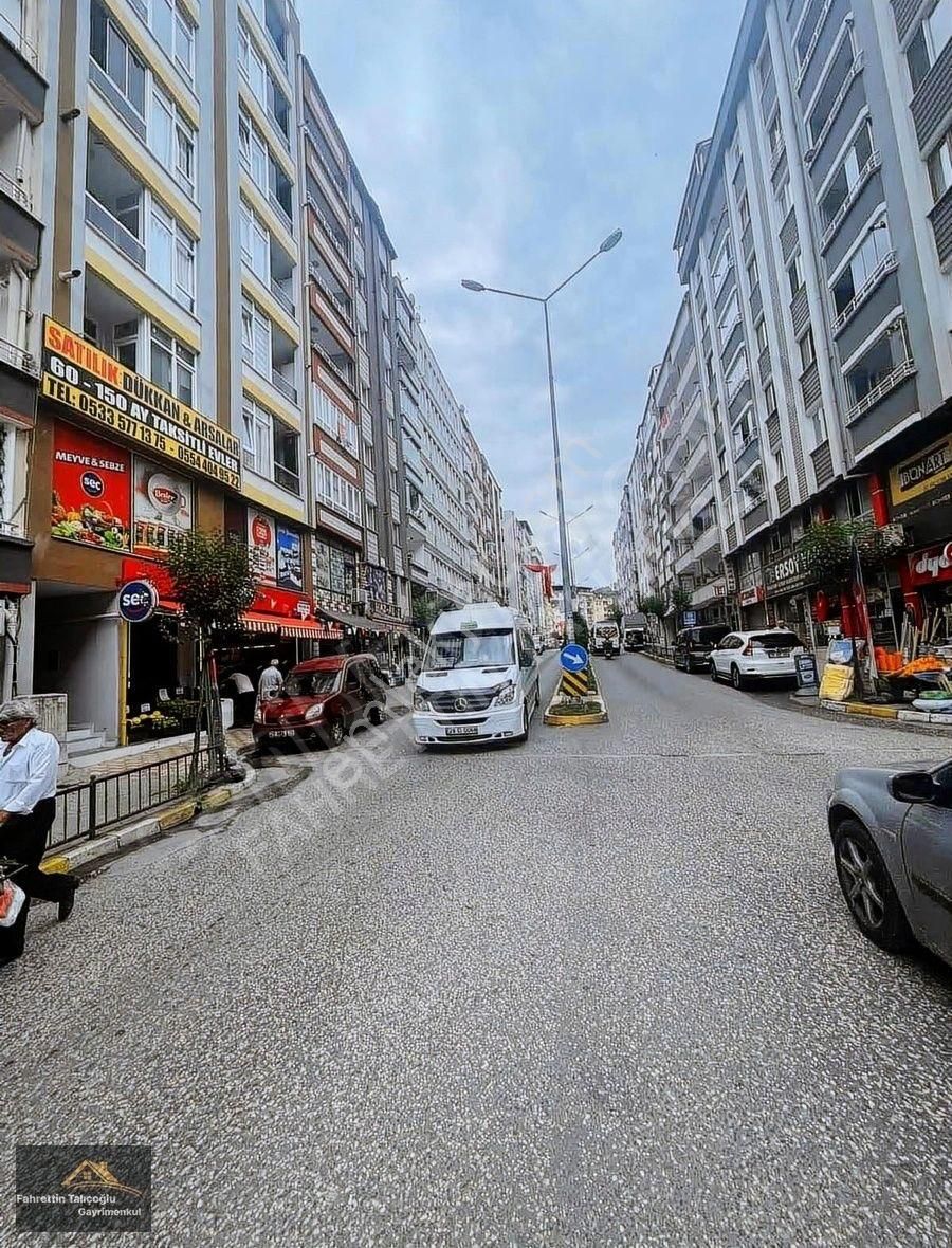 Giresun Merkez Hacı Hüseyin Satılık Daire Yeniyol'da Cadde Üzerinde Satılık 3+1 Daire