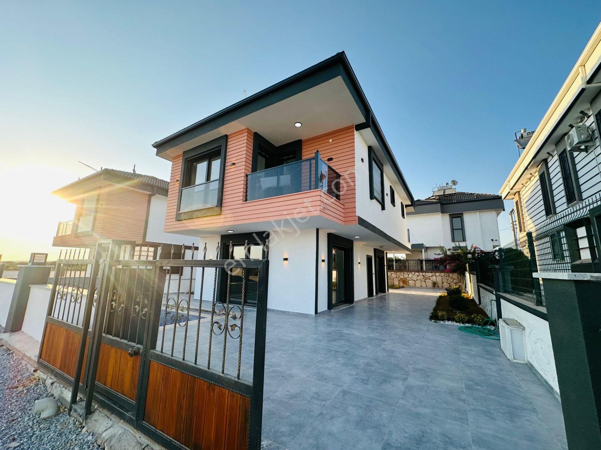 Didim Efeler Satılık Villa Didim Efelerde Satılık 280 M2 Arsa İçi 3+1 Havuzlu-otoparklı Lüx Villa