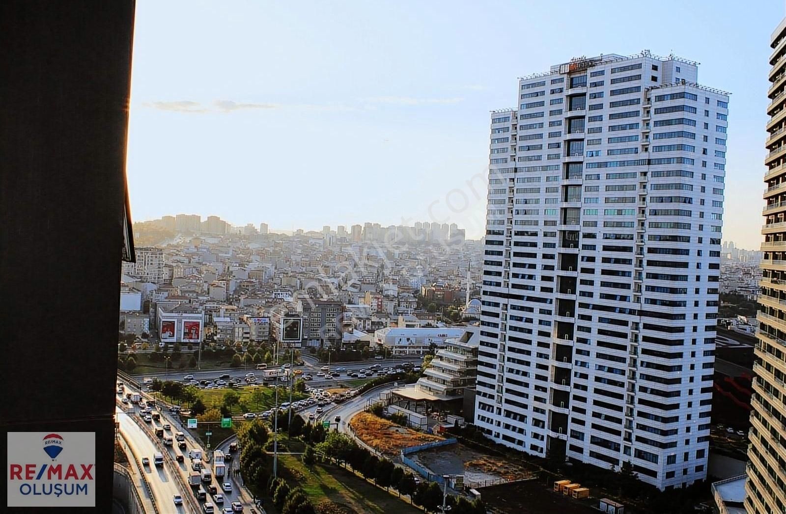 Bağcılar Mahmutbey Satılık Ofis REMAX EBRU'DAN AĞAOĞLU MY OFFICE 212'DE 1+1 ve +9 M2 DEPO