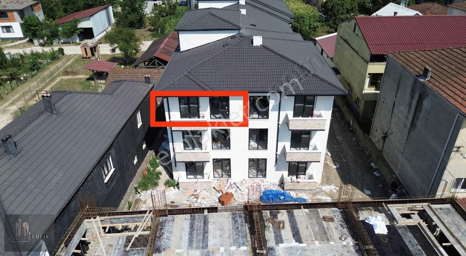 Akyazı Hastahane Satılık Daire HEDEF 54 EMLAKTAN ADA CADDESİNDE KAÇIRILMAYACAK 1+1 FIRSAT DAİRE