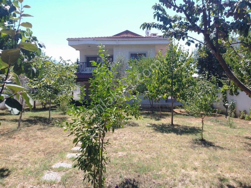 Mudanya Bademli Satılık Villa  MUDANYA BADEMLİ AKMANKENT'DE 750 m2 BAHÇELİ SATILIK VİLLA