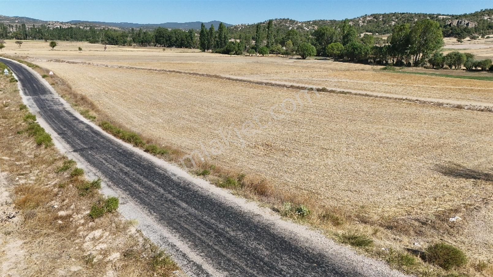 İhsaniye Demirli Köyü Satılık Tarla  Toprak Yatırımcısı'ndan Frigya Demirlide Yol Kenarı 5235m² Tarla