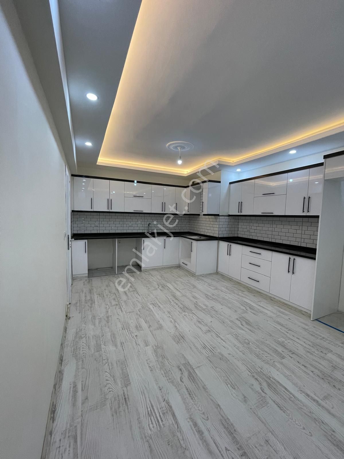 Serik Kadriye Satılık Daire KADRİYEDE SATILIK 3+1 GENİŞ DAİRE