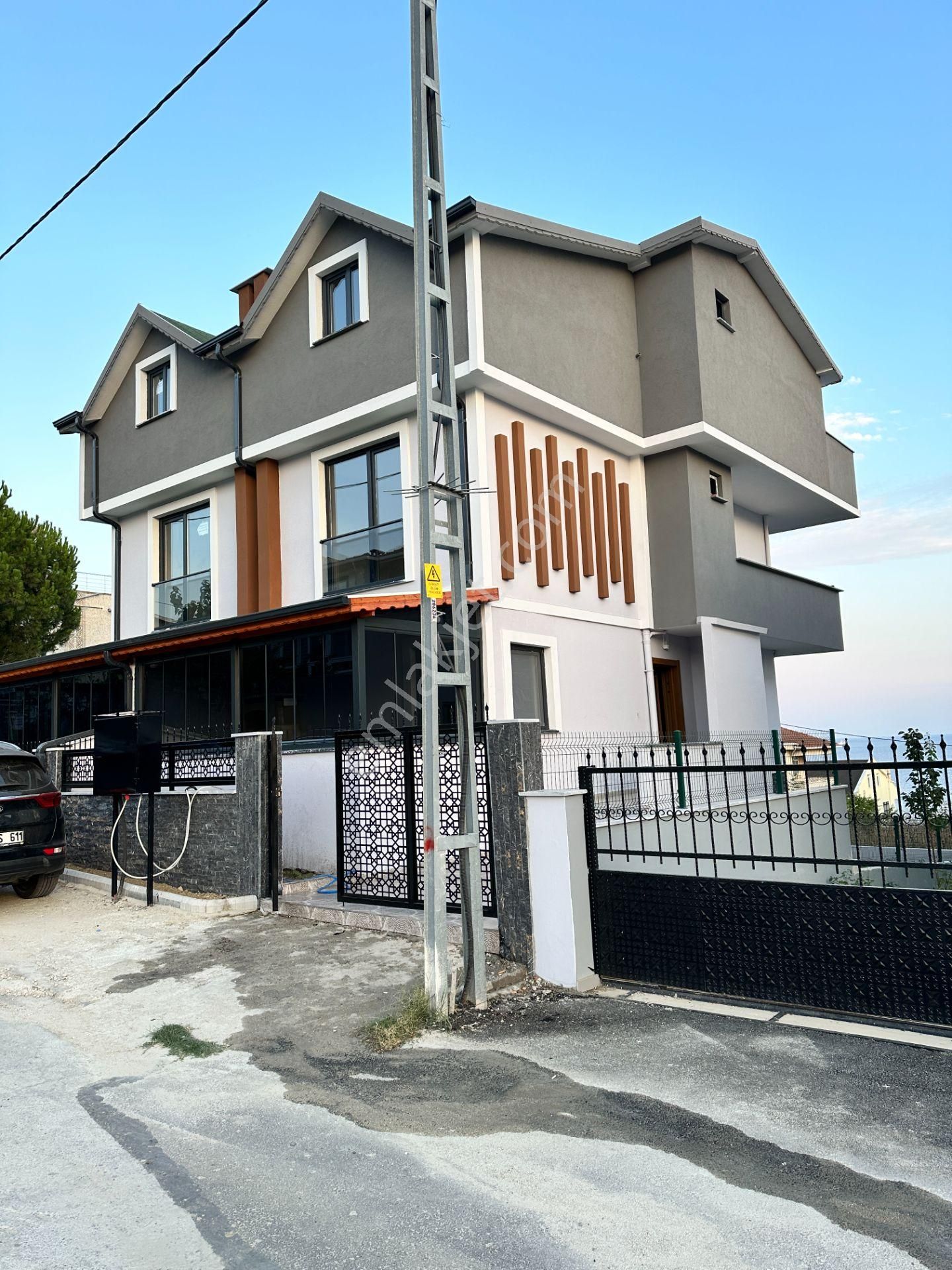 Silivri Gümüşyaka Satılık Villa Panoromik Deniz Manzaralı İkiz Villa