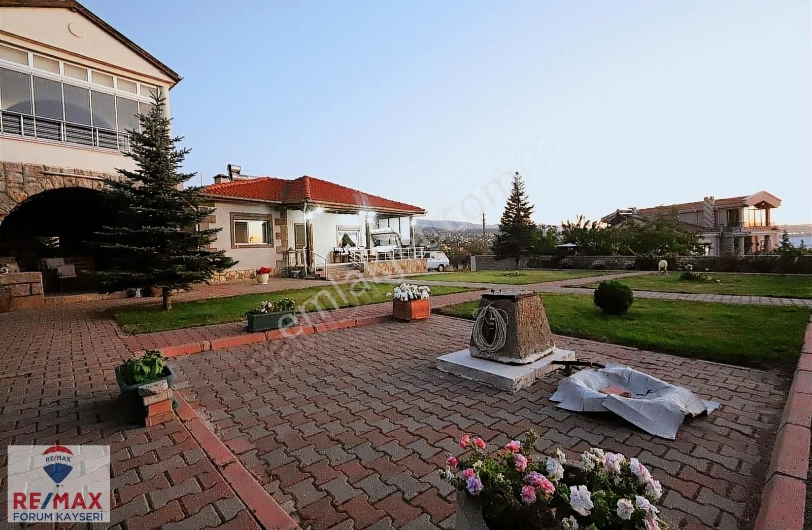 Melikgazi Becen Satılık Villa Becen de1900m2 Harika Manzaralı villa