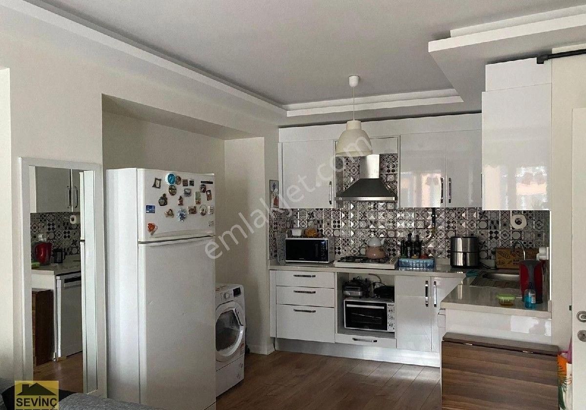 Üsküdar Murat Reis Satılık Daire 3 YILLIK BİNA ASANSÖRLÜ 1+1 .70 M2 .3 . KAT. SEVİNÇ EMLAKTAN.