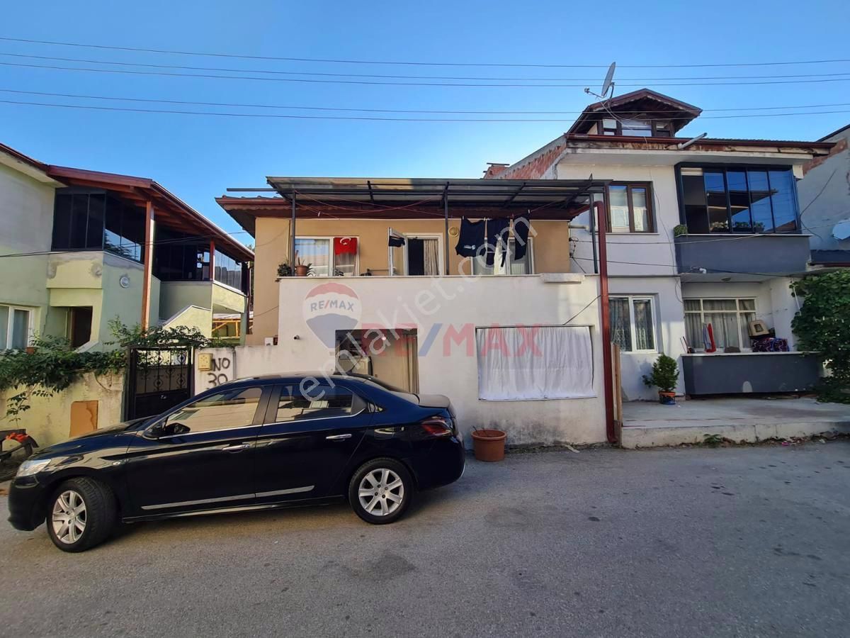 Adapazarı Tepekum Satılık Müstakil Ev REMAX AY MÜSTAKİL EV