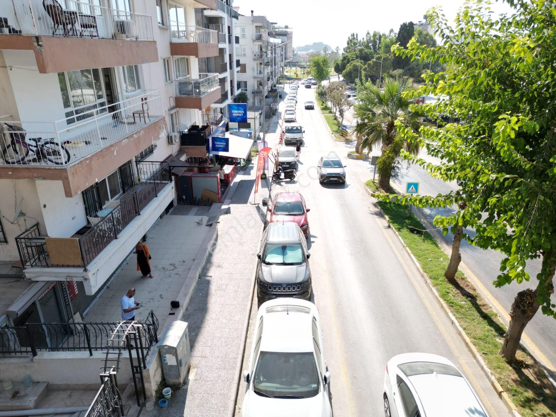 Kuşadası Türkmen Satılık Dükkan & Mağaza Marına Mevkınde Sahıle 300 M-işlek Cadde Üzerinde Yatırımlık Yüksek Kıra Getırılı İş Yerleri