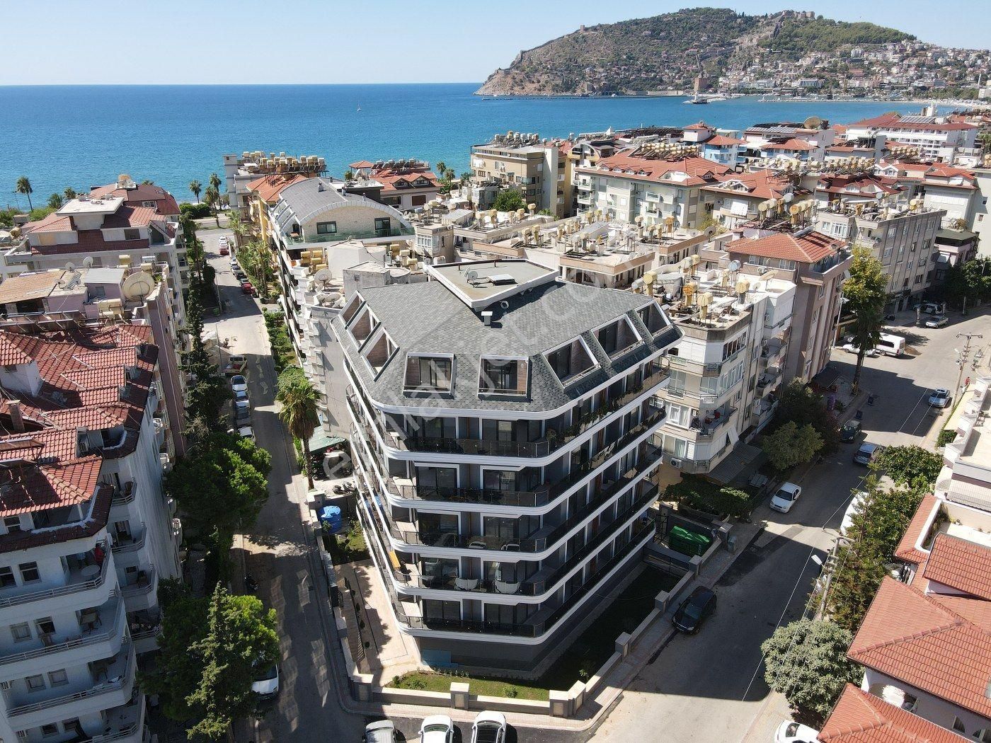 Alanya Güller Pınarı Satılık Daire  ALANYA MERKEZİ KONUMDA 1+1 DENİZ MANZARALI 55 M² LÜKS EŞYALI SATILIK DAİRE !