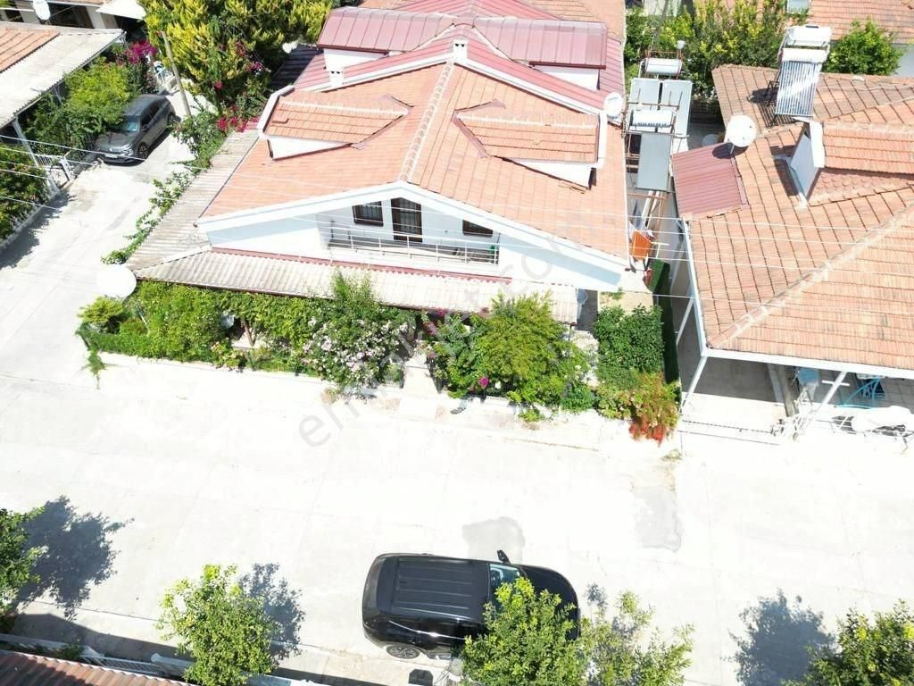 Kuşadası Kadıkalesi Satılık Villa Kuşadası Nazilli Sitesinde Plaja 300 Metre Yazlık