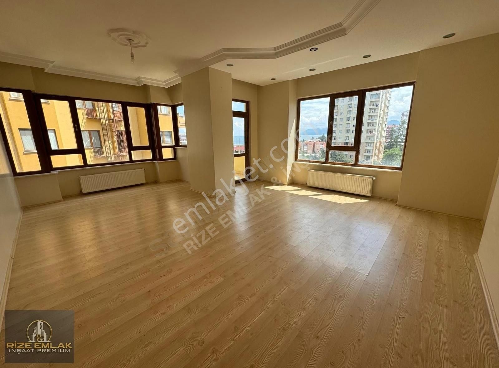 Rize Merkez Fener Kiralık Daire FENER MAH. ANA YOL KENARINDA EN ÇOK ARANAN SİTEDE 4+1 185 M2 !!