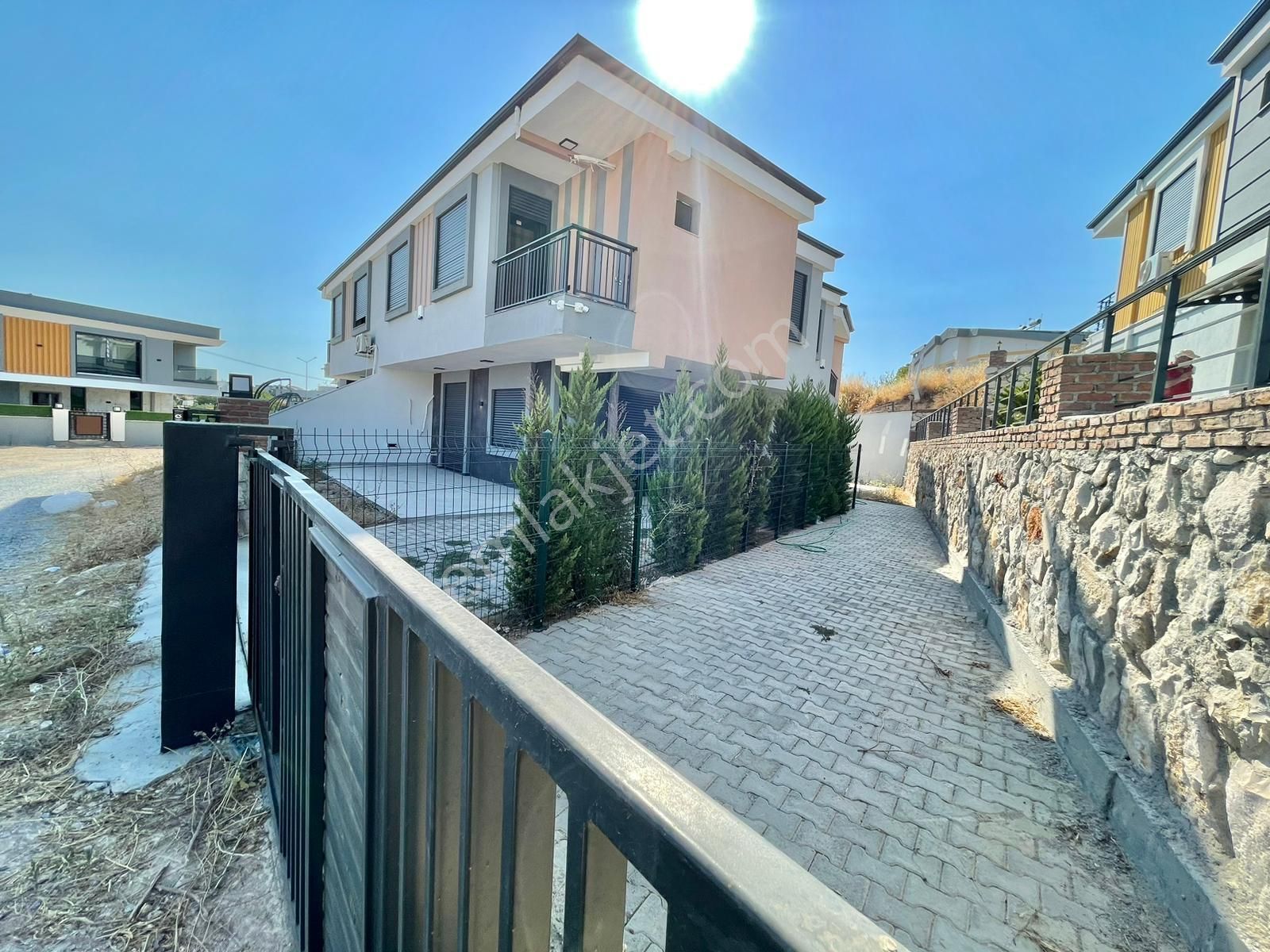 Didim Hisar Satılık Villa  HİSAR MAHALLESİ 3+1 EBEVEYN BANYOLU ÖZEL GARAJ MÜSTAKİL BAHÇELİ VİLLA