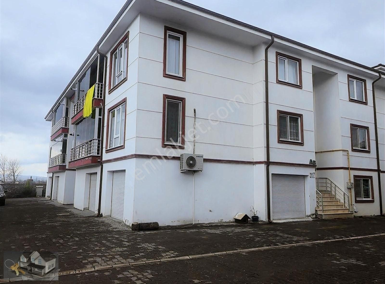 Serdivan Köprübaşı Satılık Daire YAZLIK SİTE İÇİNDE KAPALI GARAJLI 3+1 130m2 DAİRE