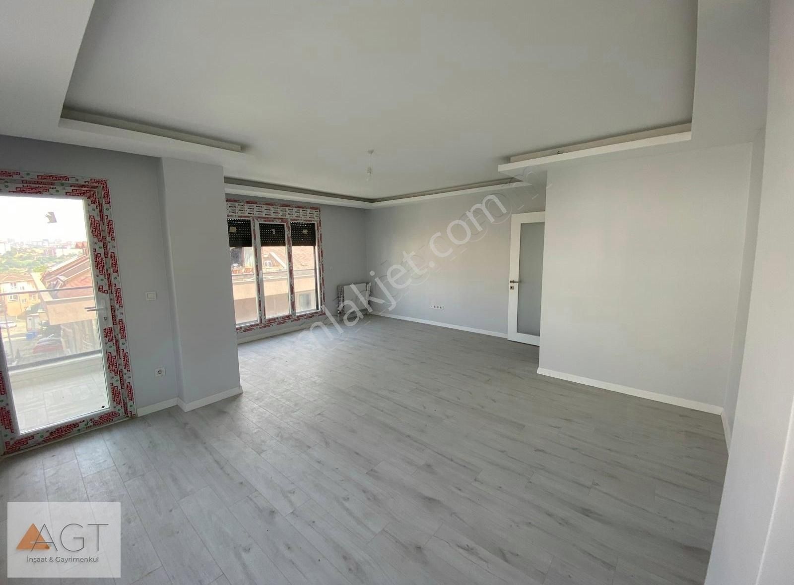 Üsküdar Bahçelievler Satılık Daire AGT'DEN BAHÇELİEVLER MAH. 3+1 135M2 EBEVEYN BANYOLU 4.KAT DAİRE