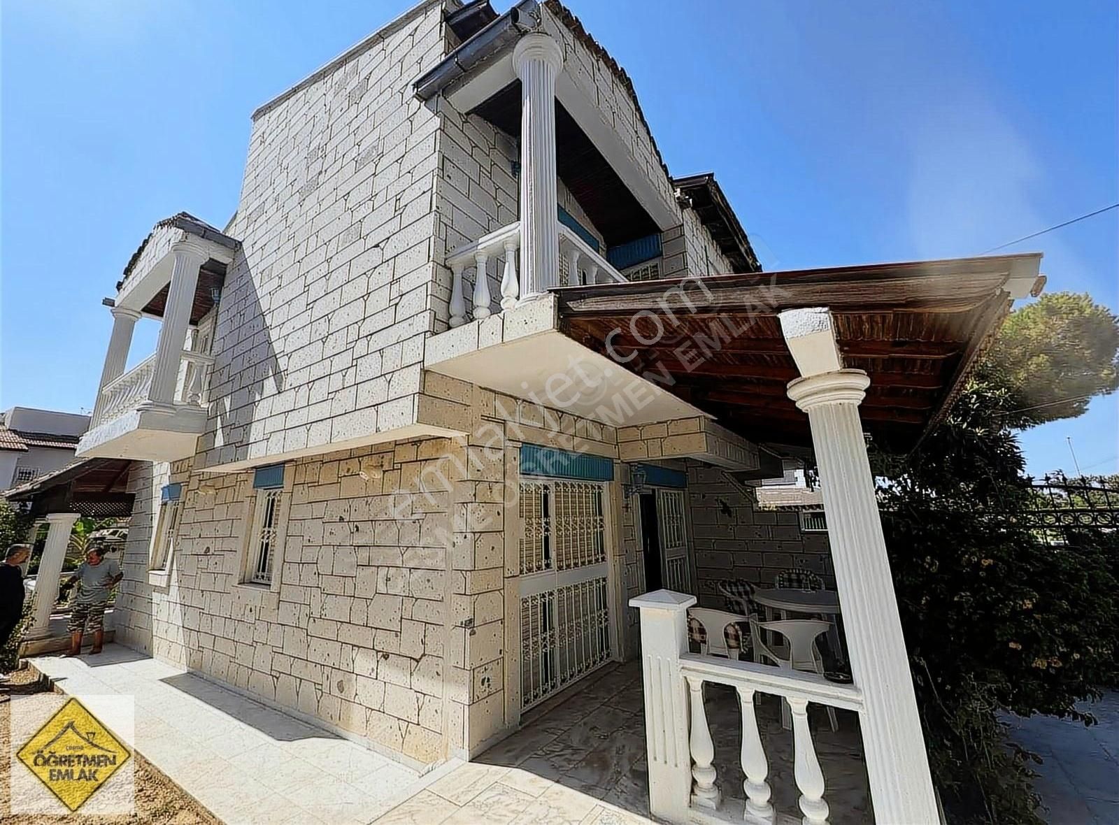 Çeşme Alaçatı Satılık Villa Çeşme Alaçatı Masrafsız Oturuma Hazır Geniş Bahçe 3 Oda 1 Salon