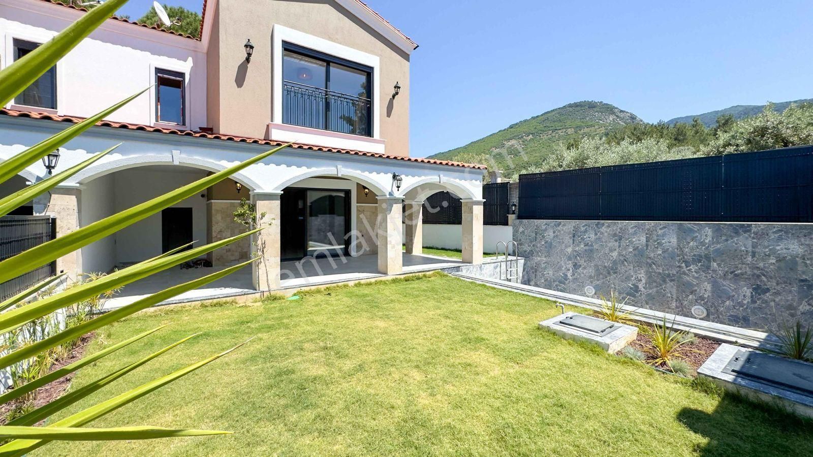 Kuşadası Güzelçamlı Satılık Villa  Kuşadası Güzelçamlıda Satılık Site içinde 3+1 Villa