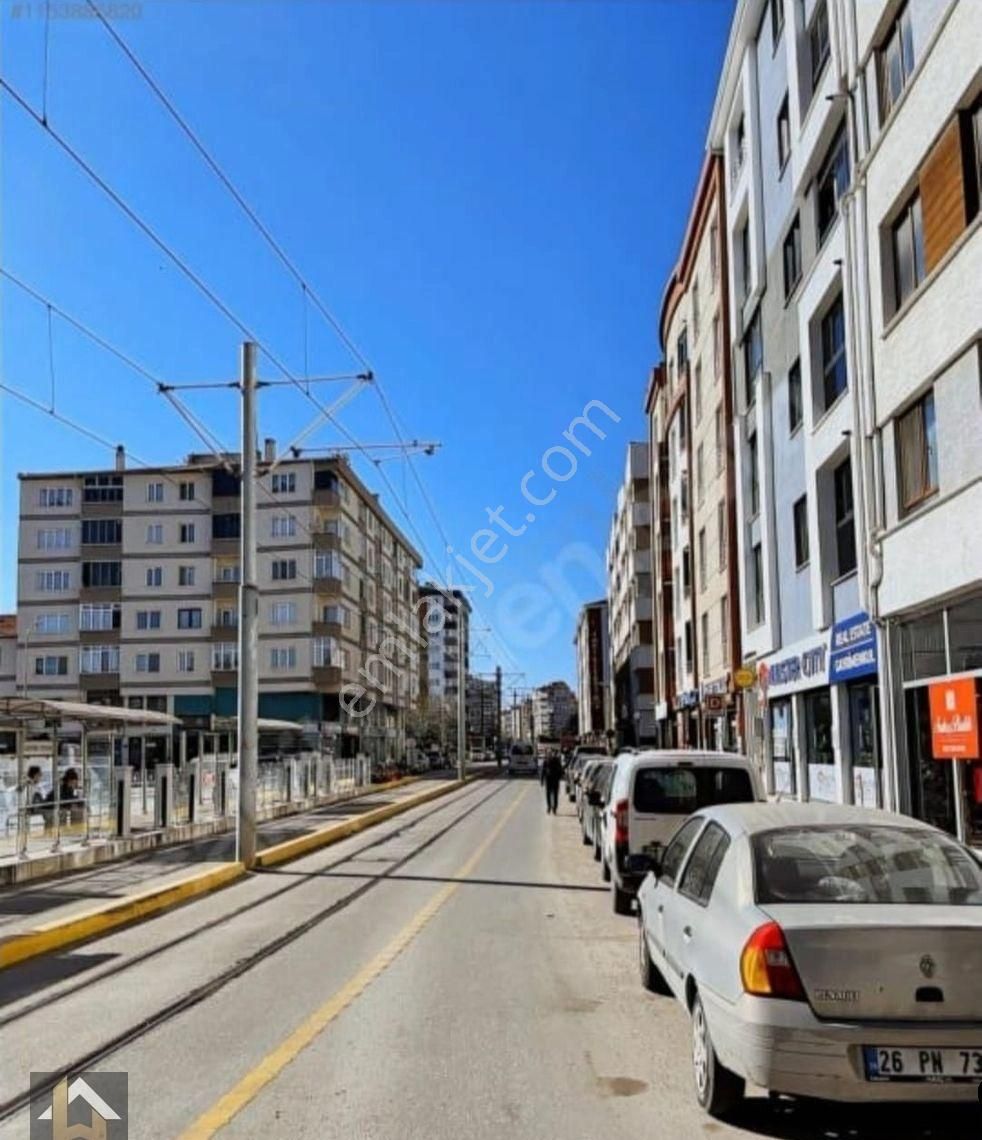 Tepebaşı Tunalı Satılık Daire HATİCE KARA'dan  KANAL 26 YAKINI 2+1 SATILIK DAİRE