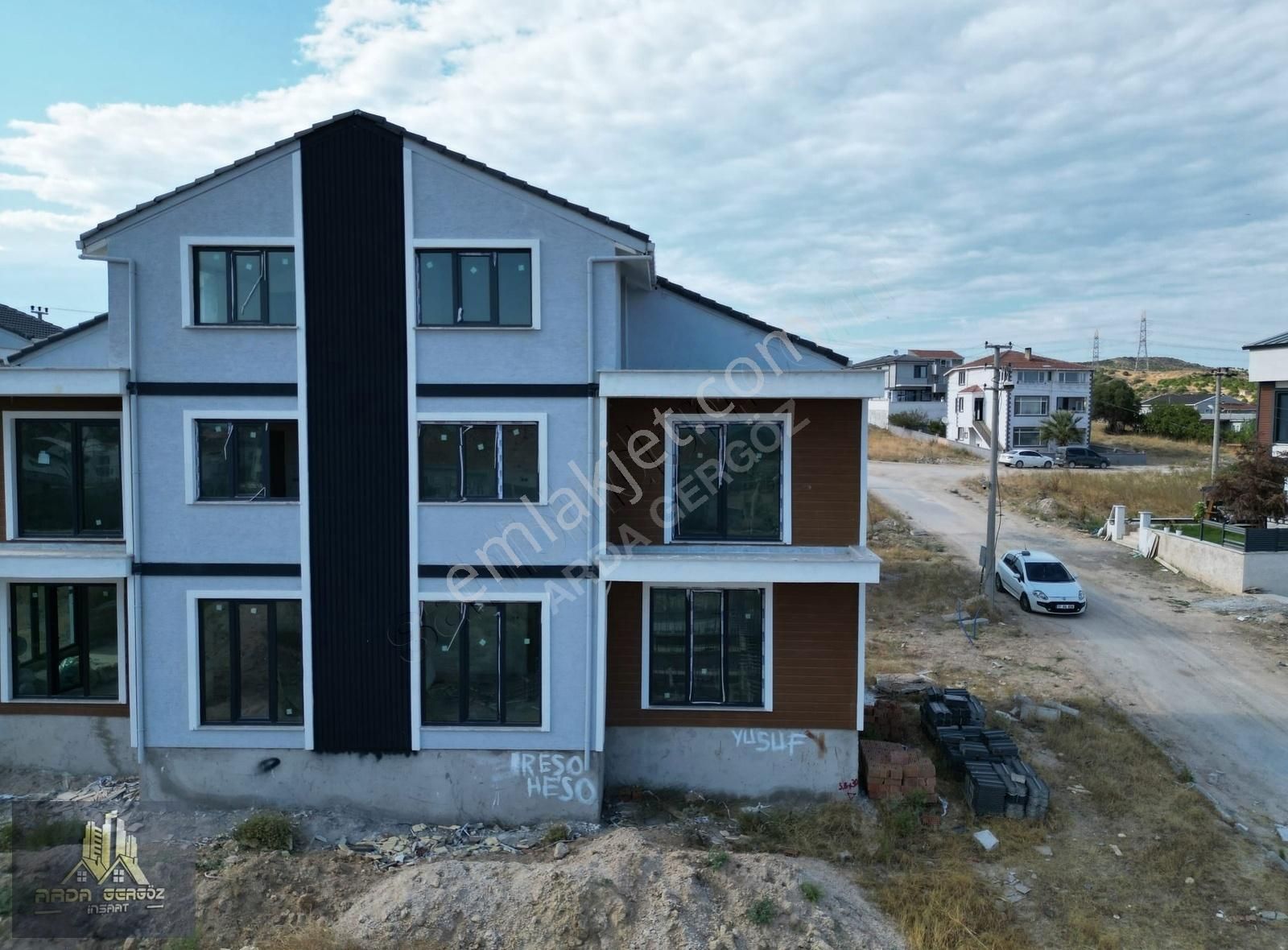 Biga Karabiga Bld. (Zeytinlik) Satılık Villa KARABİGADA SİTE İÇİNDE GENİŞ VİLLA